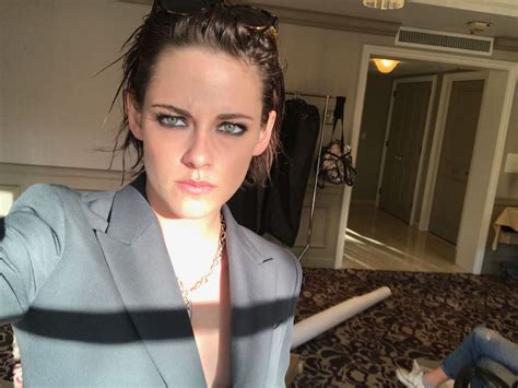 Kristen Stewart Nude Leaked The Fappening Complete。